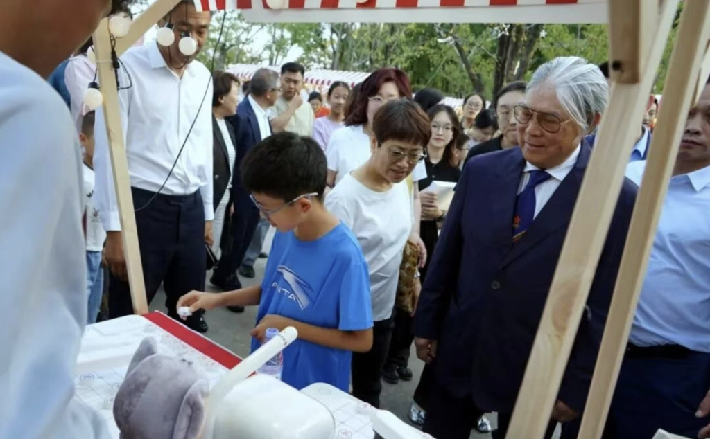 img, 来自, 在父亲的耳